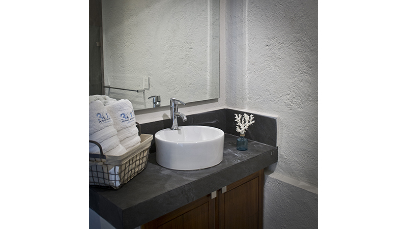 Punta Marina 01 - Zihuatanejo Vacation Rentals Bathroom